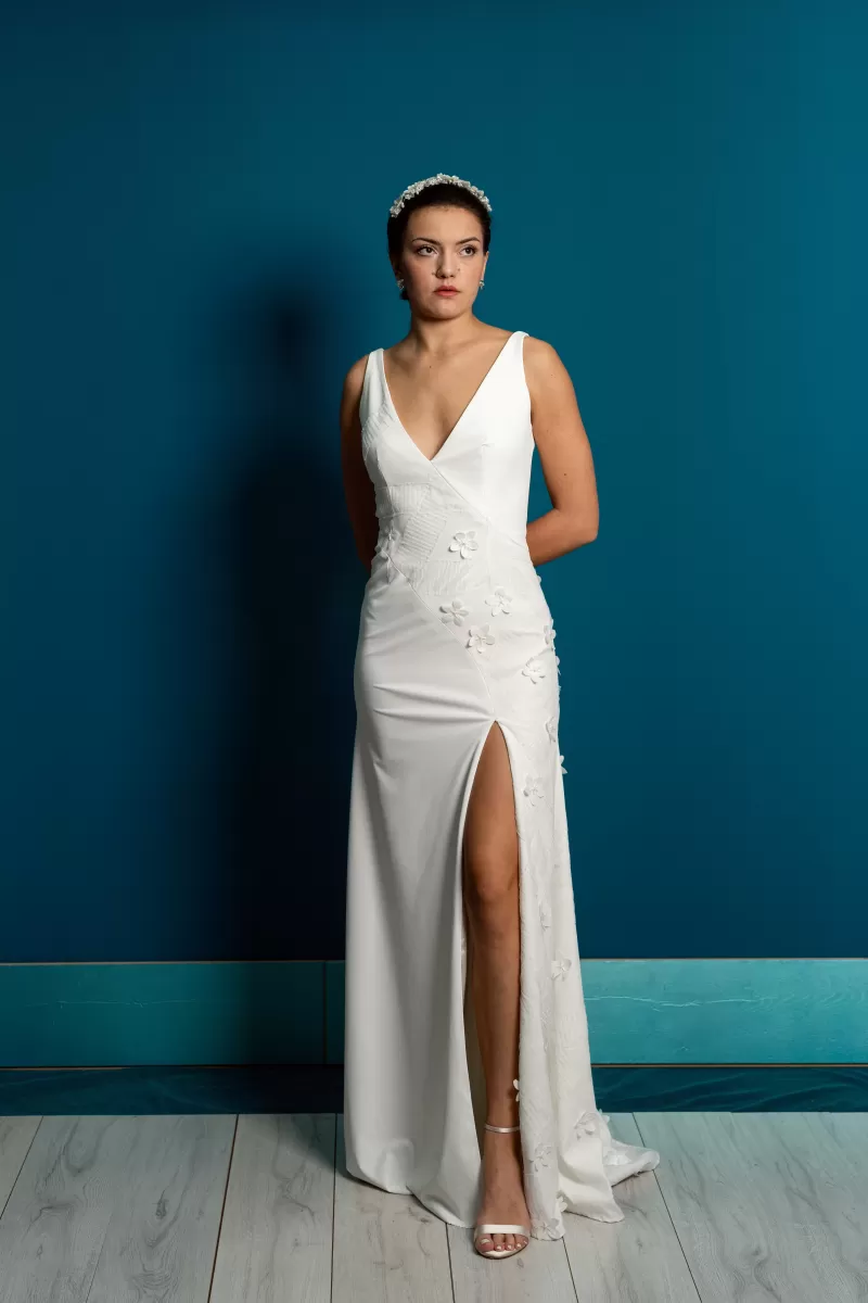 Romantic Modern Wedding Dress with Deep V-neckline 