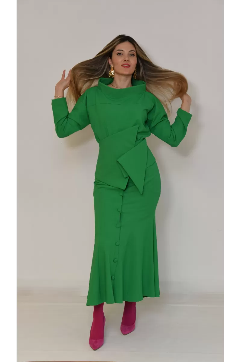 Elegant Green Set with Architectural Silhouette